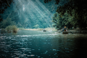 在昆明地区配置2000-2500的电脑能玩魔兽世界就好